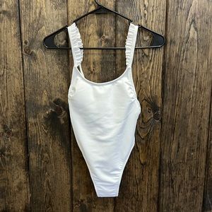 6. Xhilaration Juniors One Piece Swimsuit White Size: XS (00)